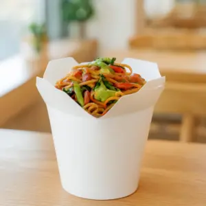 Asia-Box / Döner-Box "White" – im Einsatz, befüllt mit Speisen