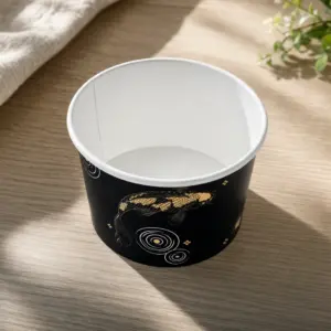 Salad Bowl Premium: Die auslaufsichere und nachhaltige Salatschale für Ihren Lieferservice – Ansicht von oben auf hellem Holztisch