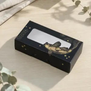 Sushi Box Premium mit Sichtfenster: Professionelle Verpackung für Ihren Sushi-Lieferservice – Ansicht von oben auf hellem Holztisch
