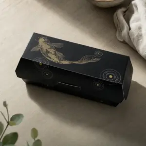 Tapas Box Premium: Goldfisch Design – Ansicht von oben auf hellem Holztisch